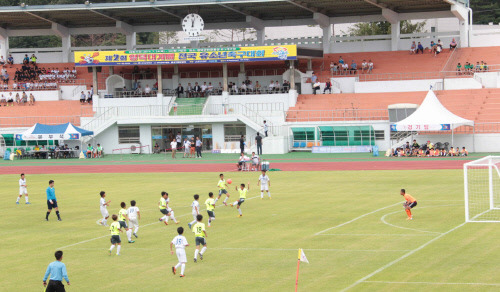 영덕대게배 개최하는 이희진 영덕군수 우리 군을 유소년 축구메카로 만들겠다