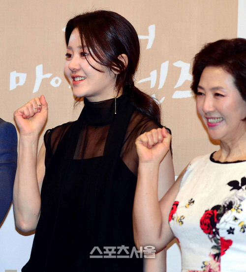 [SS포토]드라마를 위해 주먹을 꼭 쥔 고현정, 손도 고우네~
