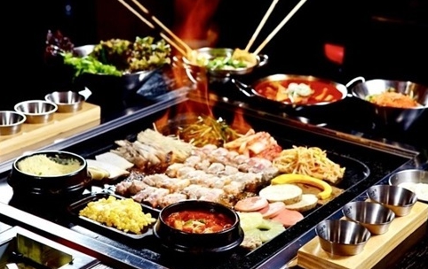 ‘우후죽순’ 무한리필 열풍, 고객 마음 사로잡은 돌판 구이
