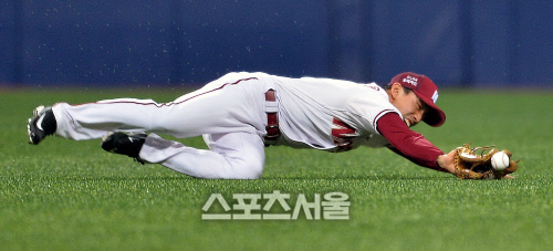박정음 거의 잡았었는데..[SS포토]