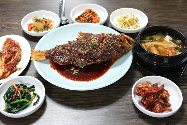 [스포츠서울 유망강소기업대상 : 바당지기동복점] 제주 함덕의 우럭정식 원조