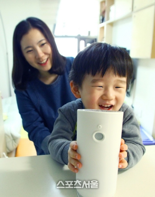[리뷰] SK텔레콤 AI 스피커 ‘누구’형제 연동해 써 보니