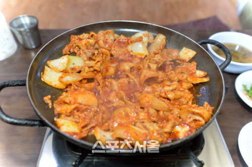 [핵ZONE맛집]양화대교 계시던 자이언티 아버지도 드셨을 돼지불백 기사식당 맛집
