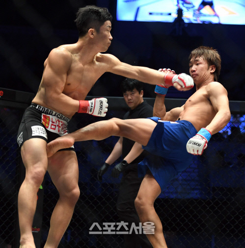 [SS포토]이길우에게 로블로 반칙 범하는 미쿠루, 이런~