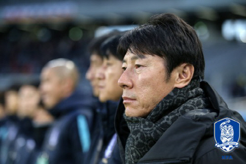 [한국-북한]신태용 감독 포백 대신 스리백, 상대가 애 먹었을 것