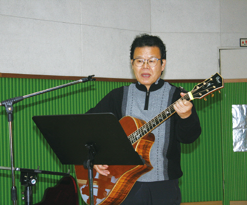 한 음 한 소절 짚어주는 신나는 노래교실, 독자적 티칭 노하우로 맞춤 지도