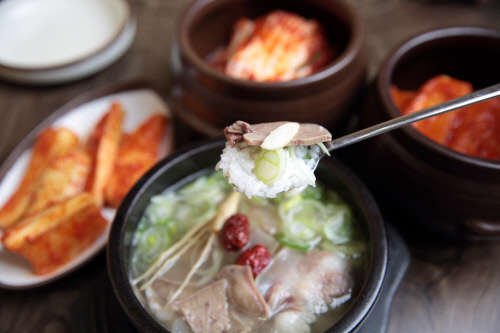 유가네 한우 곰탕 유성욱 대표 서울식 맑은 곰탕, 단돈 8000원에 계속 제공할 것