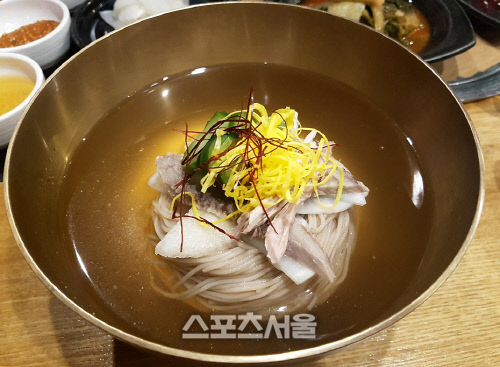 4월27일은 평양냉면 먹는 날? 남북정상회담 덕에 평양냉면집 북새통