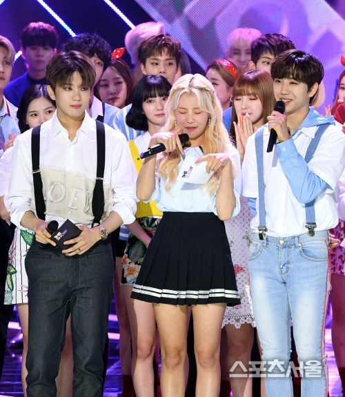 [포토]  B.A.P 영재, 모모랜드 주이, TRCNG 호현, 마지막 인사~