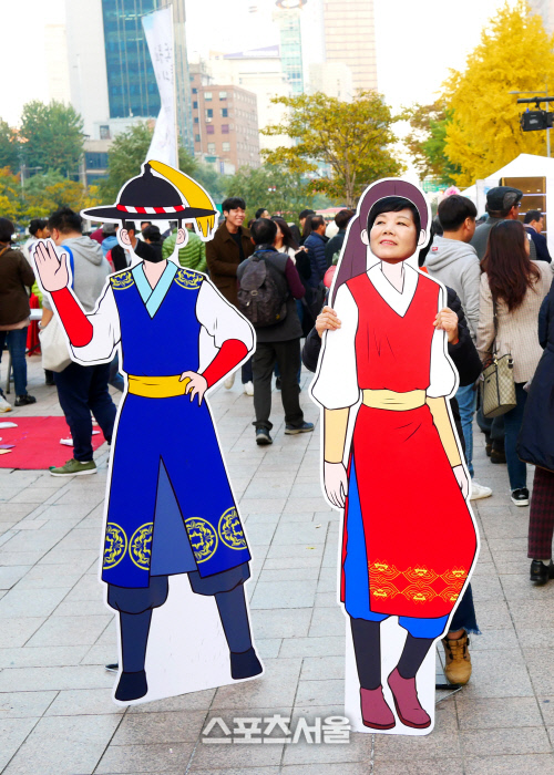 흥겨운 가을날의 다동 무교동 시민 관광객이 하나된 즐거운 전통의 날축제 펼쳐