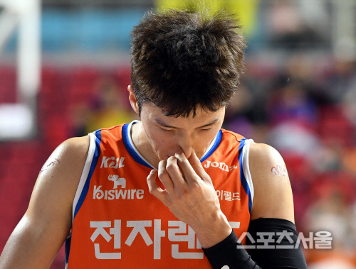 [포토] 전자랜드 박찬희, 좀 더...집중하자!