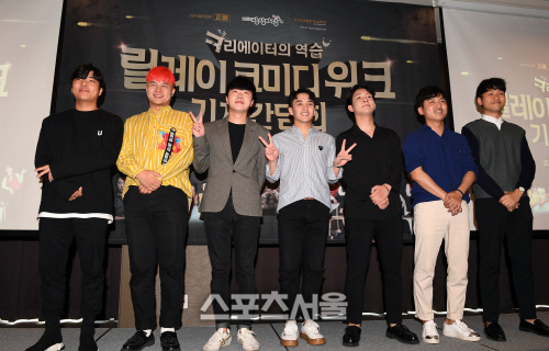 [포토]릴레이 코미디위크 기자간담회, 포즈 취하는 크리웨이터 팀
