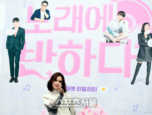 [포토] 거미, 노래에 반하다 하트 메이커