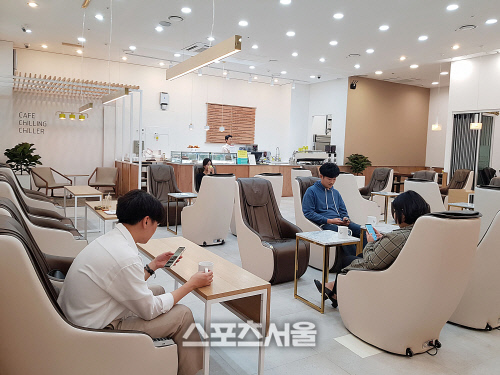 층별공식 깬 롯데백화점…파격 배치 카페·베이커리 인기