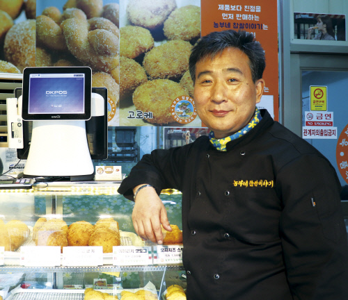 더 부드럽고 바삭하게~ 품격 높인 찹쌀꽈배기의 맛