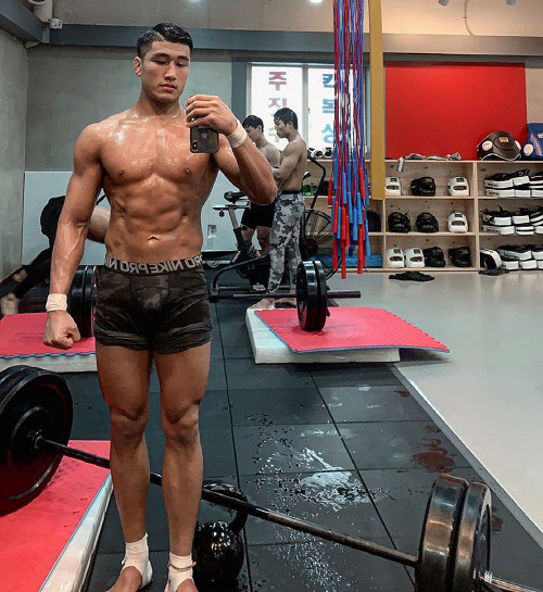 모아이짐 2호를 론칭한 ROAD FC 챔피언 김민우, 2차 방어전에서는 더욱 강력해진 나를 보게 될 것!
