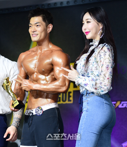피지크 그랑프리 김형진, 피트니스스타 피스걸 지후에게 시선이..[포토]