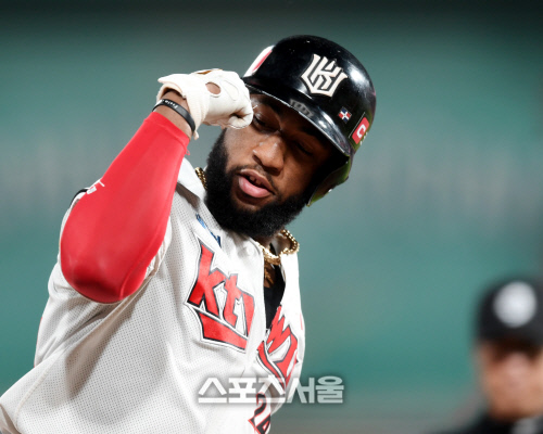 1-8→10-9 KT, 로하스 극적 끝내기포로 LG에 대역전 드라마[SS현장]
