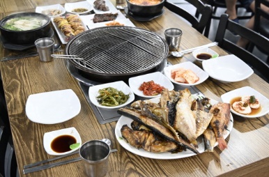 [스포츠서울 소비자만족대상: 신피디통큰] 속초여행의 필수 먹거리, 생선구이 하면 생각나는 그곳