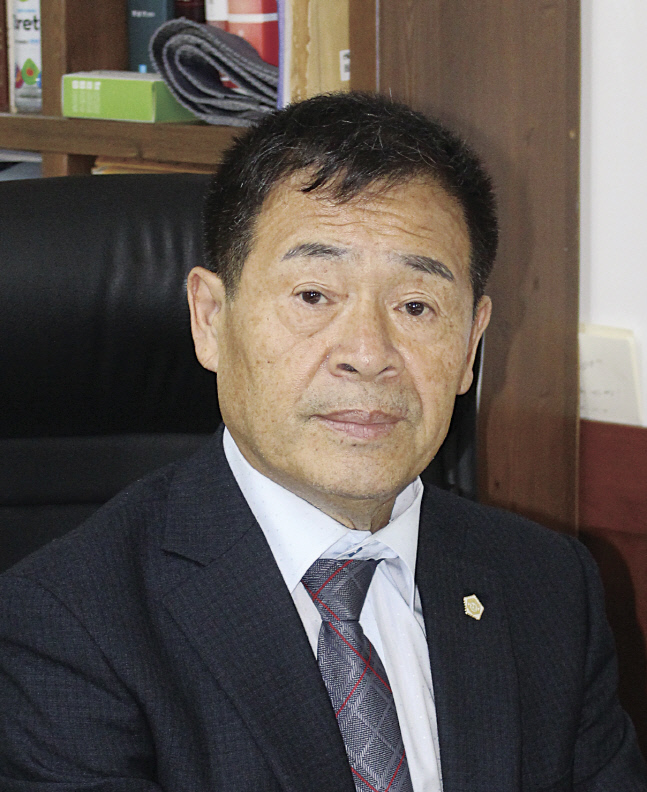 생활법률 길잡이 역할 수행, 법률 도움이 필요한 소외계층에 기부 봉사도