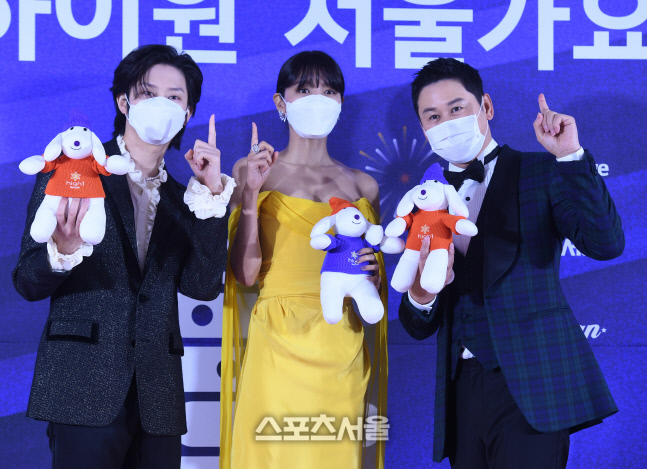 [포토] MC 김희철-수영-신동엽 하이원 서울가요대상 시작합니다
