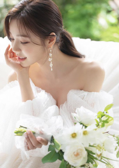 이채은, 연인 오창석 당장 청혼하게 할 것 같은 웨딩드레스 자태[★SNS]