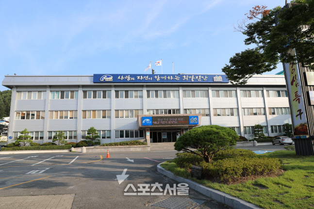 진안 로컬푸드 직거래장터, 전주 호성동 소재 진안 로컬푸드 직매장 앞에서 열려