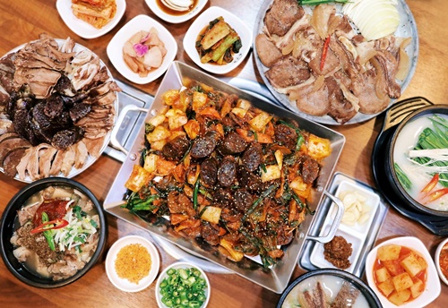 [스포츠서울 고객신뢰도대상: 만양순대국 본점] 신선한 고기로 우려내 깊은 맛을 내는 순대국과 찰순대