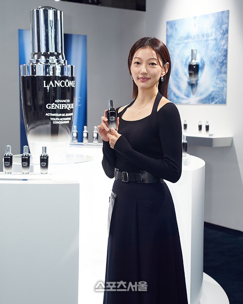 이엘, 글로벌 뷰티 브랜드 오프닝 이벤트서 우아한 매력 뽐내