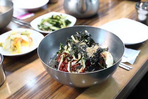 [스포츠서울 고객신뢰도대상: 삼척 강릉해변막국수] 부드럽고 연한 면발이 일품인 삼척 대표 막국수