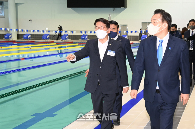수원시,  550억 원 투입된 광교복합체육센터 문 열어