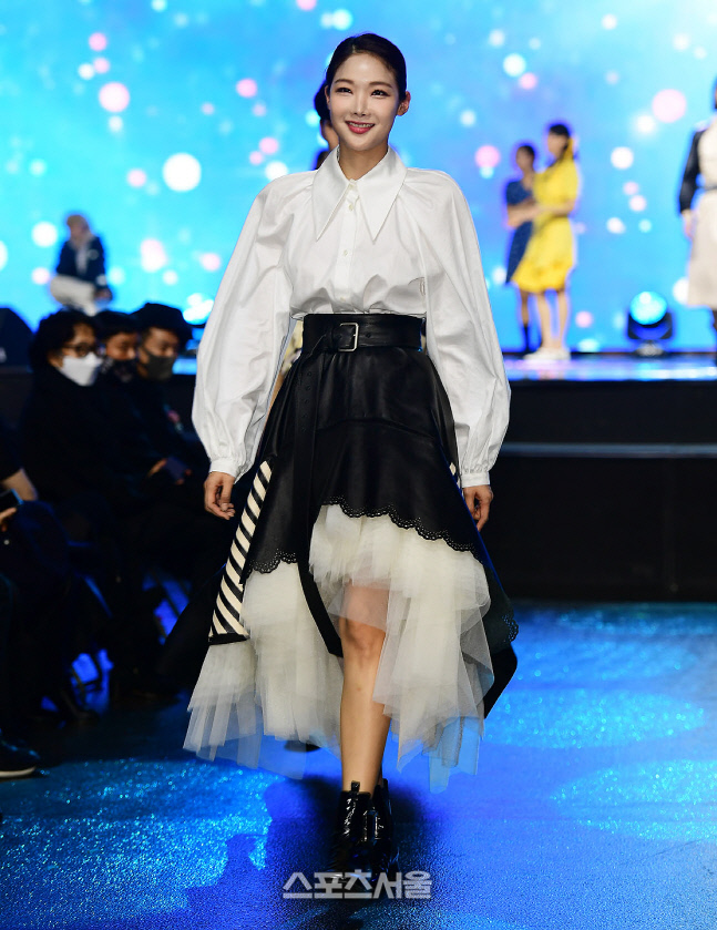 정이나, 2023 더룩오브더이어 코리아에서 워킹의 정석을 보여주는 슈퍼모델! [포토]