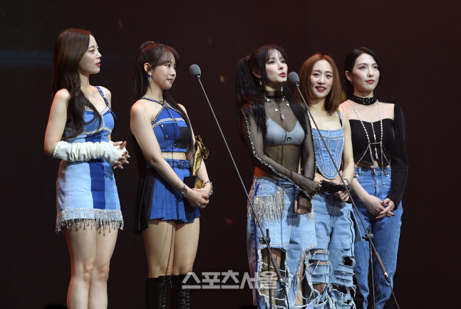[포토]카라, 서울가요대상 K-POP 특별상 수상