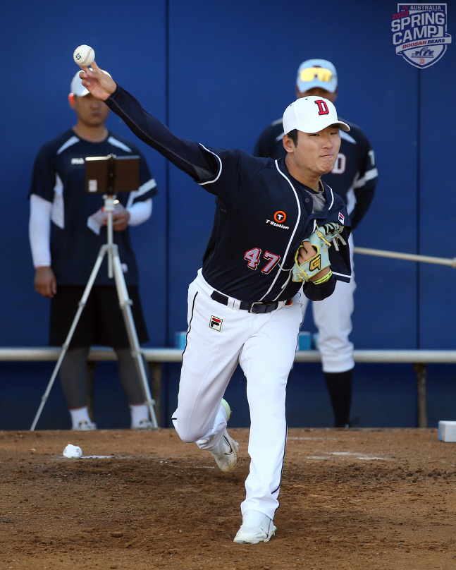 WBC공인구 다 쓰고 E와 I 넘나드는 곽빈 두산과 국대 영건 다 잡는다[SS 인터뷰]