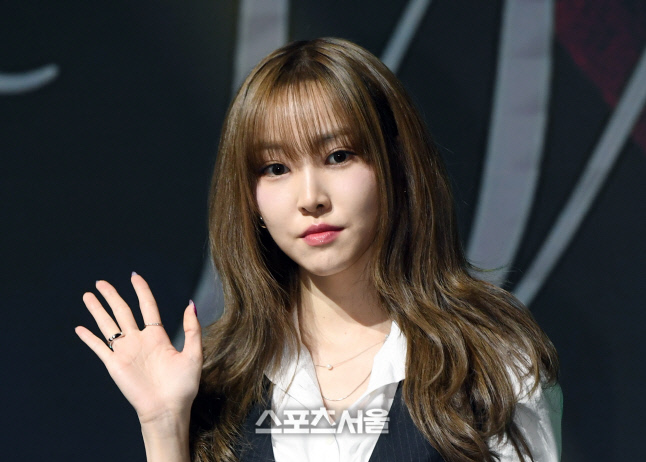 [포토]두 번째 미니 앨범 발표한 유주