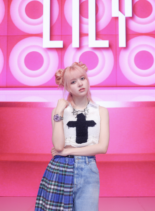 러브 미 라이크 디스 엔믹스 릴리 난해한 믹스팝? 대중성에 더 치중했다