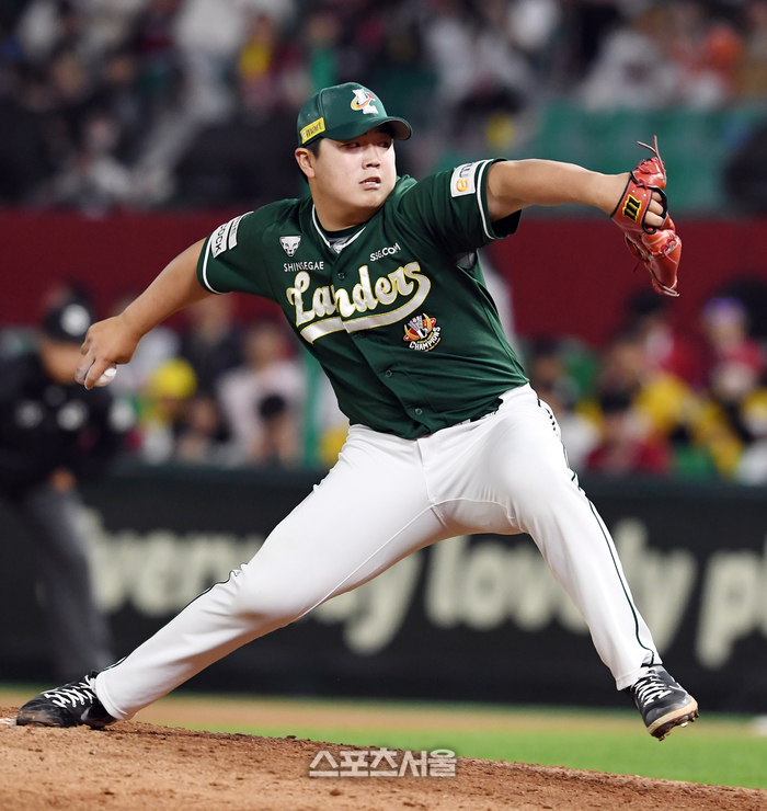 [포토]역투하는 SSG 이로운