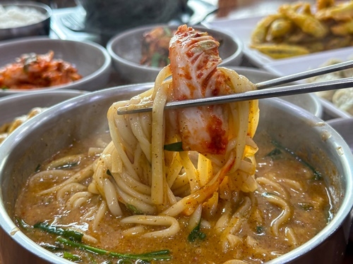 [스포츠서울 고객신뢰도대상: 대청마루 옥순네 추어칼국수] 추어칼국수 매장으로 전국적으로 명성 자자