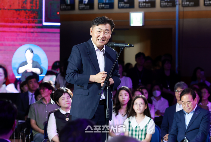 [포토]김관영 전북도지사, ‘함께 누리는 행복복지 전북’ 비전선포식 및 희망복지 포럼 참석