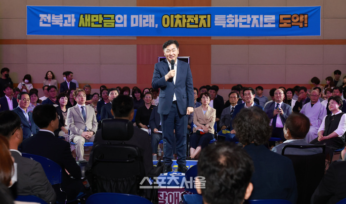 [포토]김관영 전북도지사, ‘함께 누리는 행복복지 전북’ 비전선포식 및 희망복지 포럼 참석