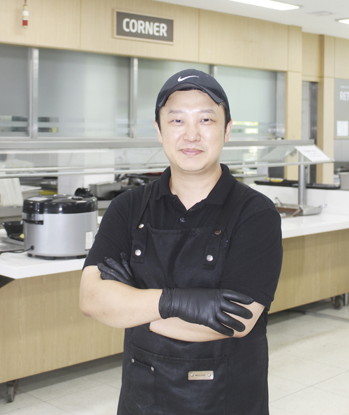 이동 위탁급식 푸드 전문기업, 식자재 및 조리 기술 메뉴개발로 행복 식단 제공
