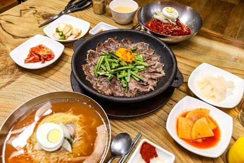 [스포츠서울 고객신뢰도대상: 달성면옥] 손으로 직접 뽑은 면으로 맛 평정한 냉면 명가