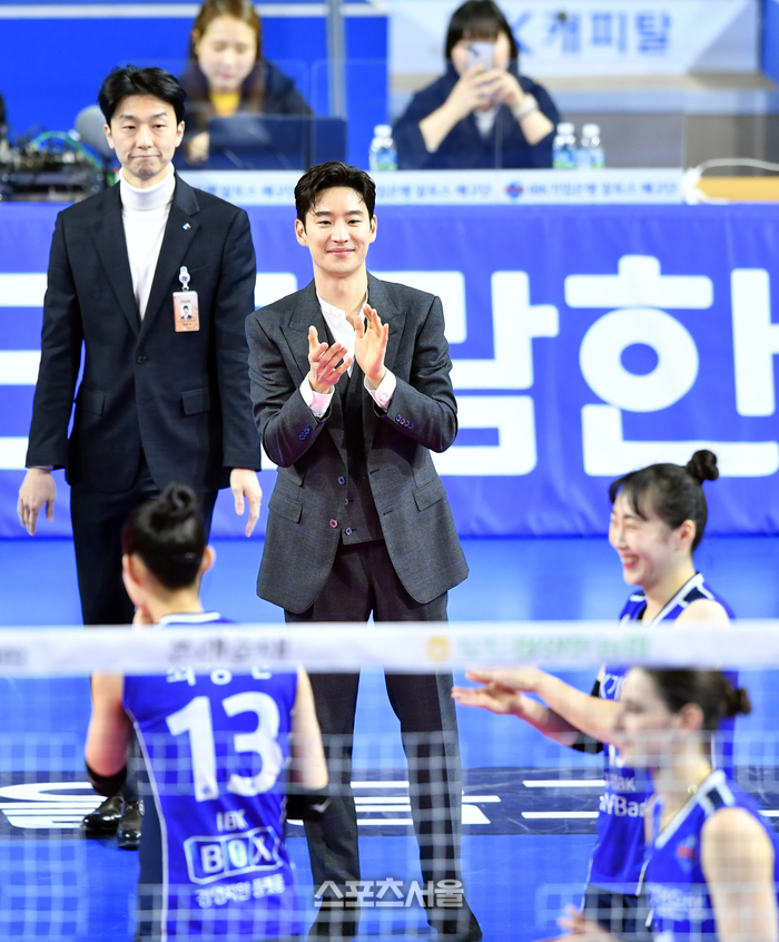 [포토]‘IBK 승리를 기원합니다’ 이제훈