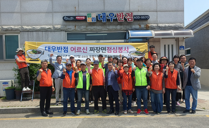 속초시 청호동 대우반점, 가정의 달 ‘어르신 중식’ 제공