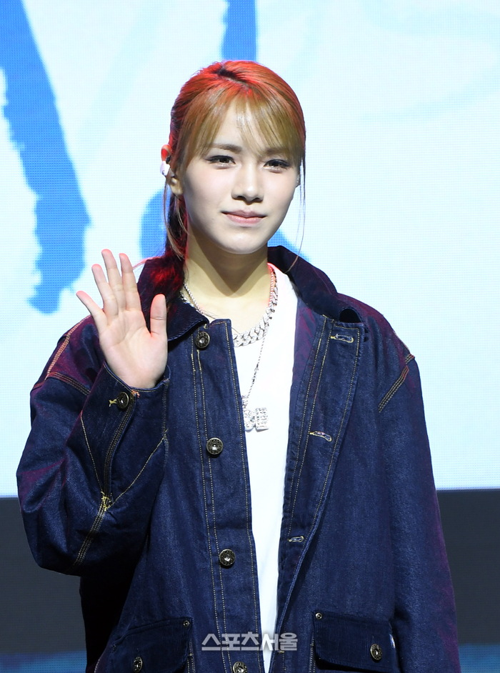 [포토]손인사 건네는 영파씨 도은