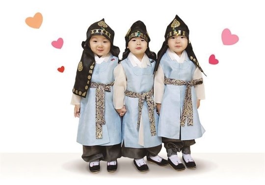 삼둥이 달력 20만부 팔려 매출 10억원 돌파