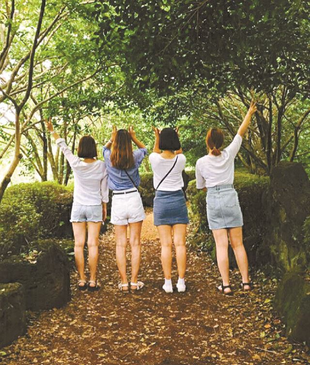 사귀냐고 묻지 마세요, 달콤한 우정 뽐내는 중이니까