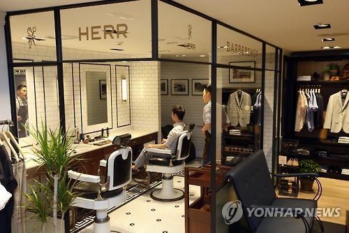 바버샵·페인트 팝업스토어…백화점은 변신 중