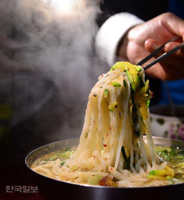 보리밥,누른국수,납작만두...10000원으로 누리는 정감 뷔페