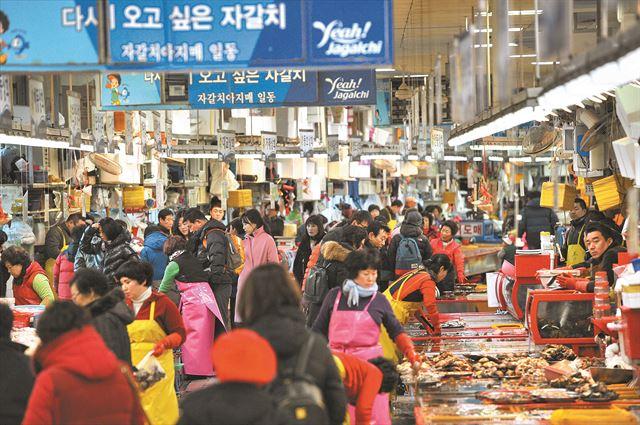 영도다리 밑 자갈밭에 벌인 좌판, 해양수산도시 부산의 얼굴로